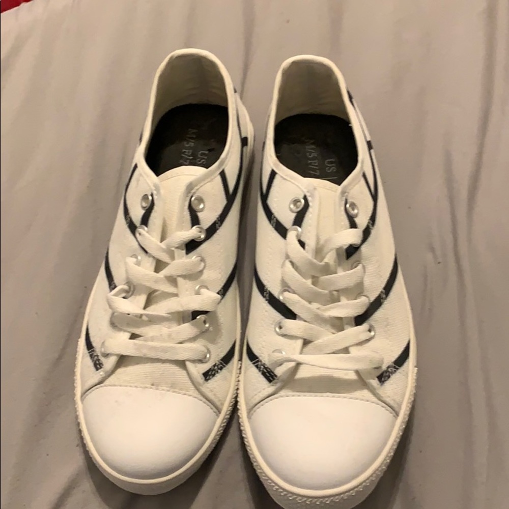 Tennis shoe size 7